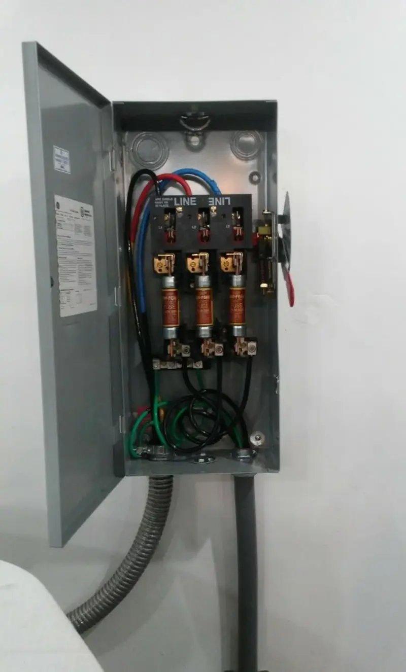 Three-phase disconnect switch installed for Smoke Detector Installation in Baxter Springs